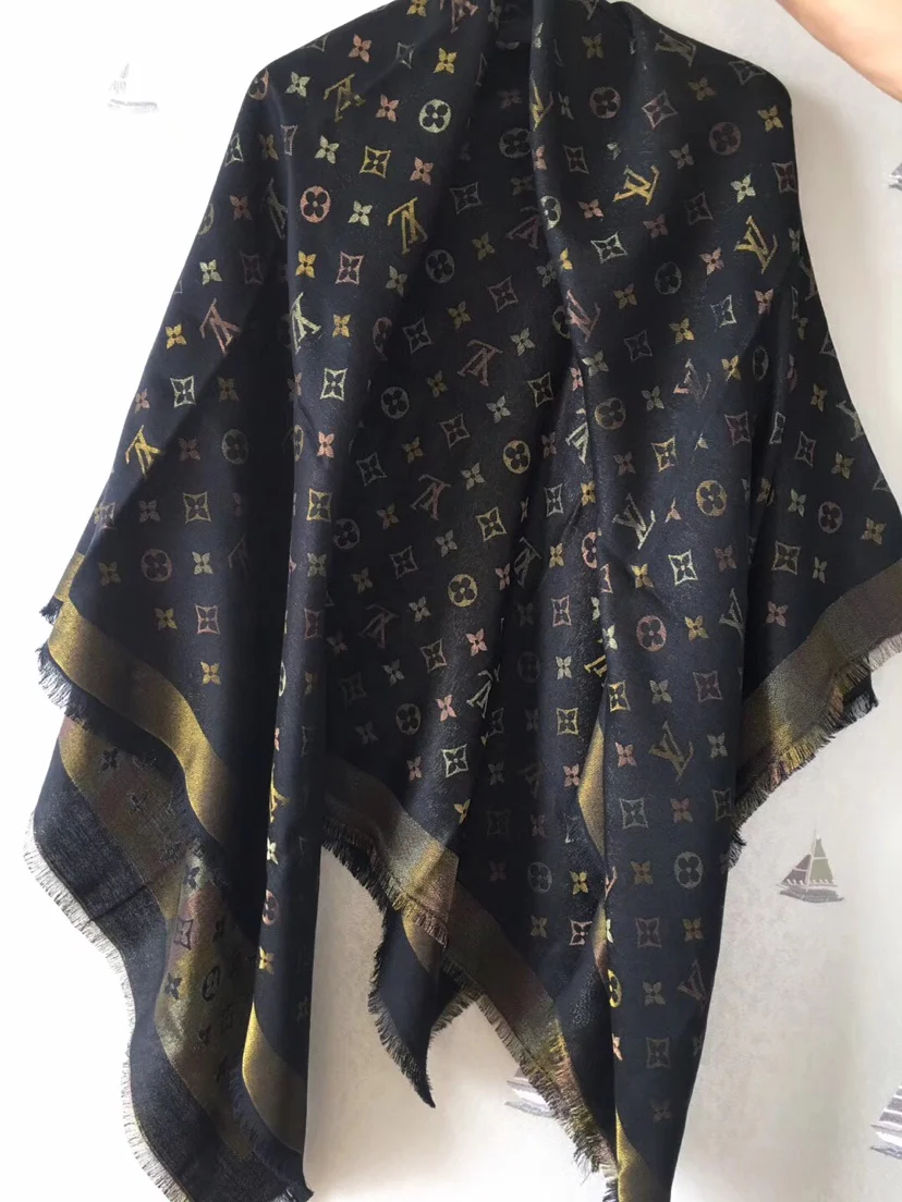 Шелковый шарф LV в радужную полоску