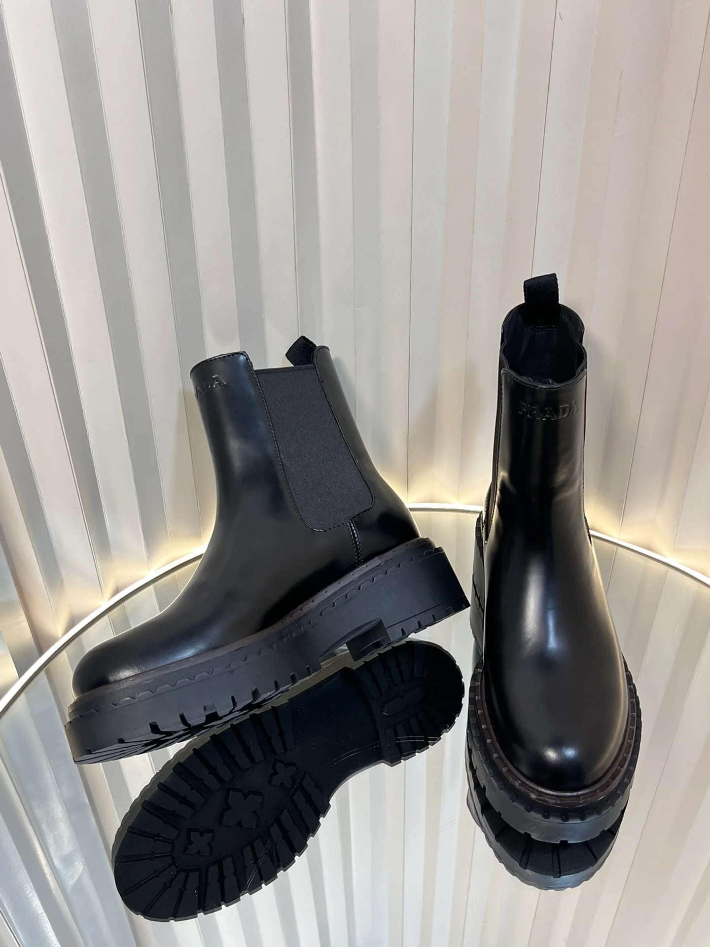 Кожаные ботильоны Prada 2024 - черные