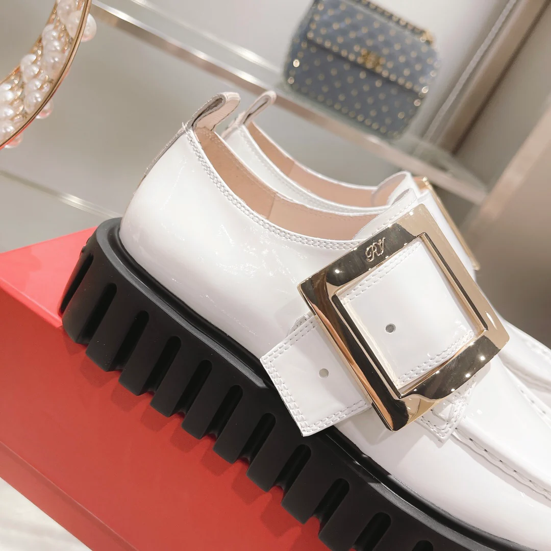 Лоферы RV-Square с квадратной пряжкой, лакированная кожа, белые с черной подошвой, 1 шт.