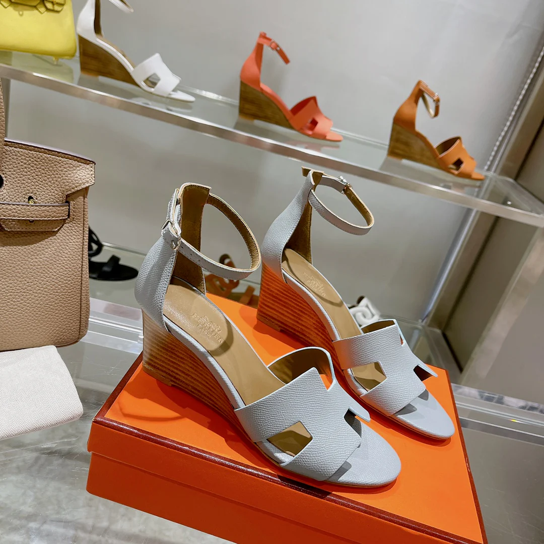 Новинки сезона весна/лето 2022 от Hermes - Сандалии на высоком каблуке - 2