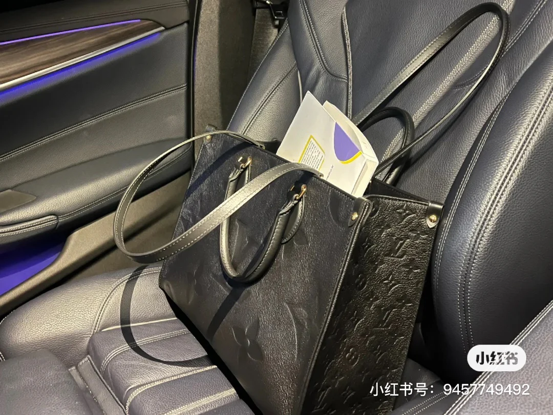 m45653-LV-onthego-pm Сумка-тоут, черная