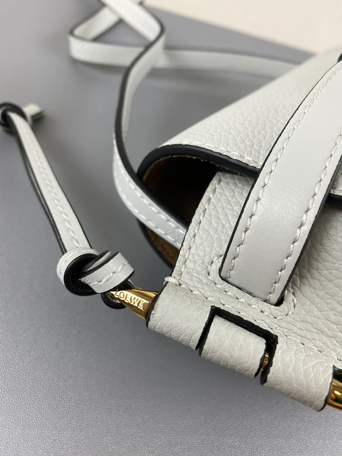 Loewe-gate-mini-21x12-5x9-5-cm-2