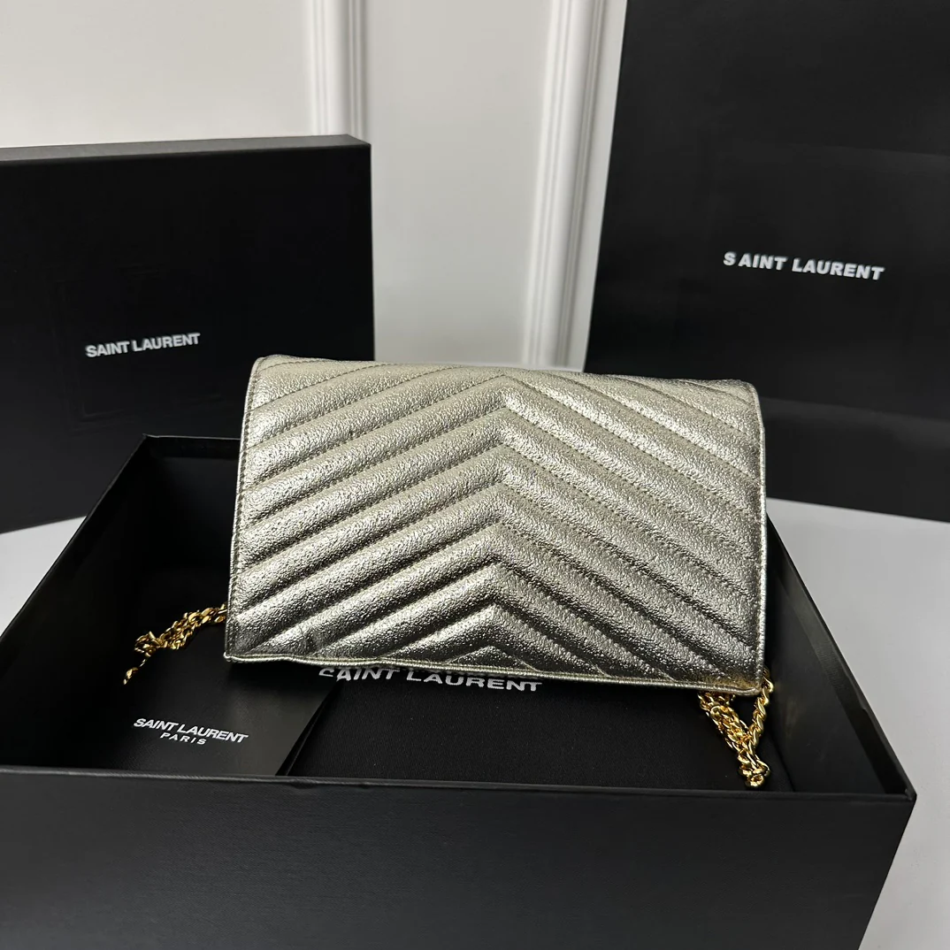 Монограмма YSL, икра, серебряная застежка, 22 см