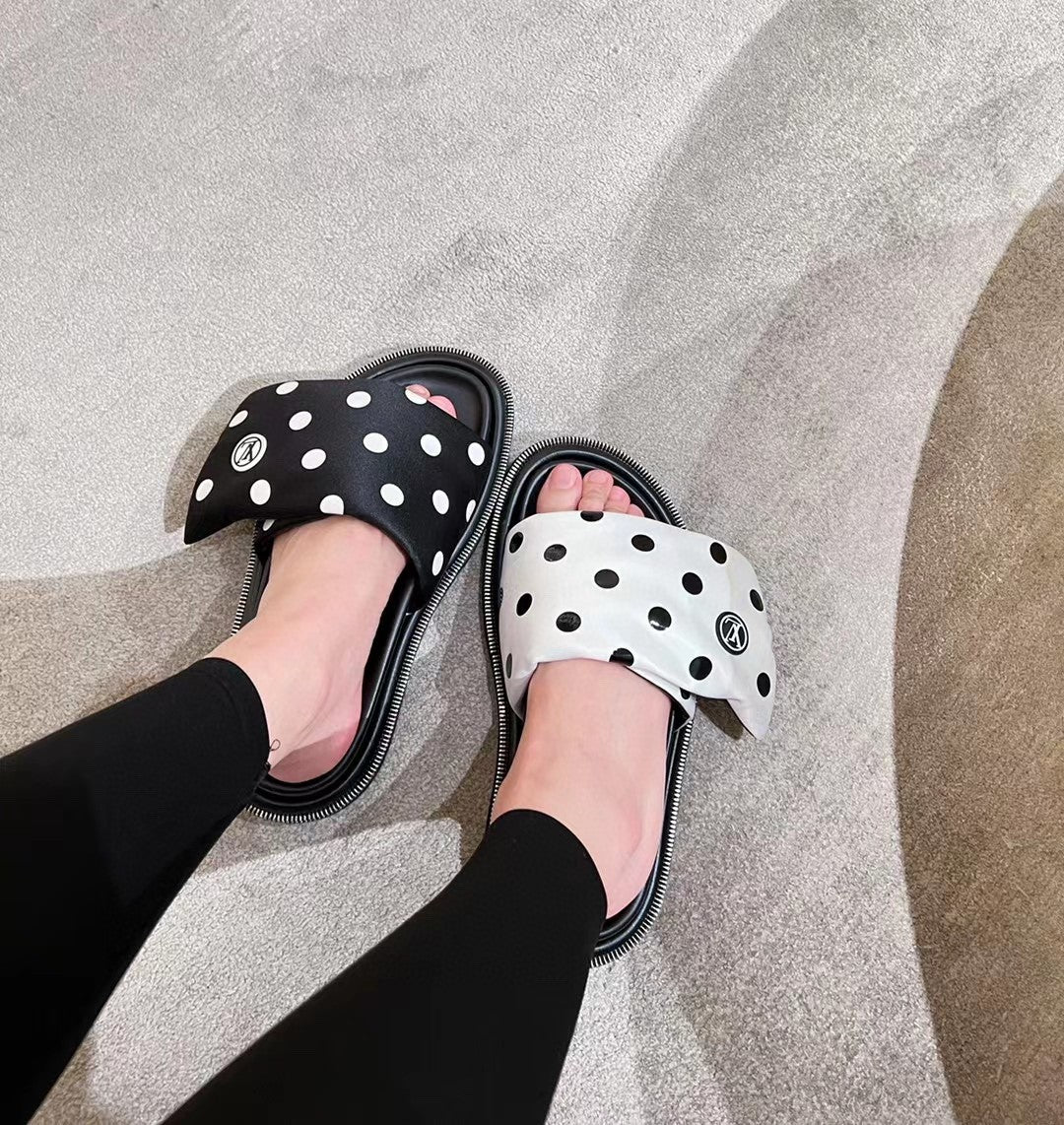 Тапочки LV в горошек