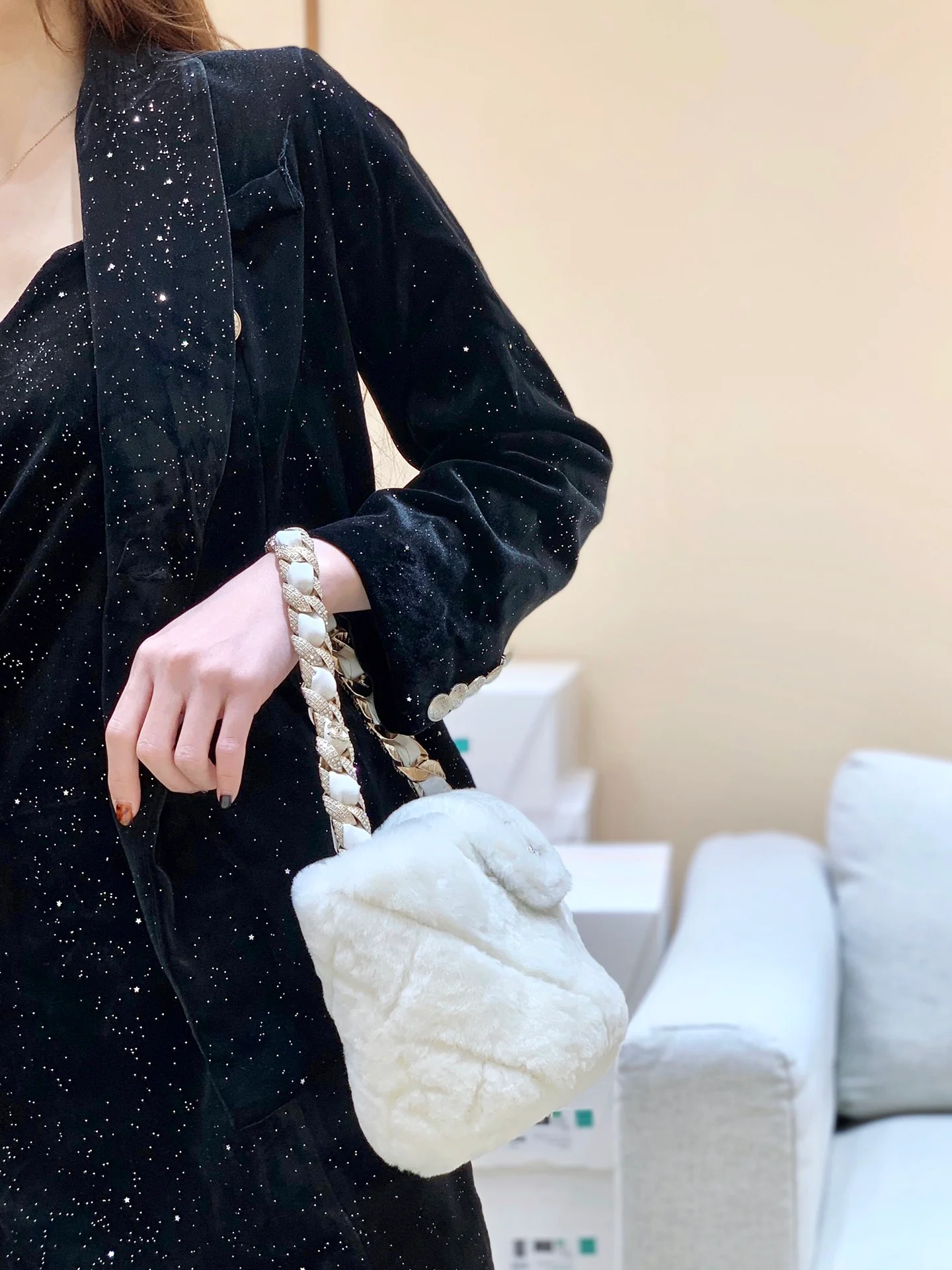 Сумка Chanel из овчины с бриллиантовой цепочкой - 2 шт.