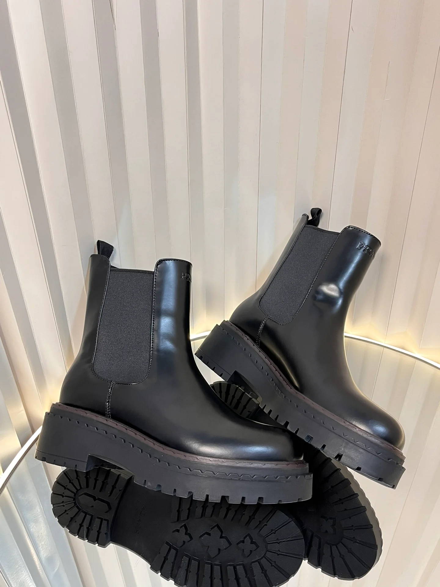 Кожаные ботильоны Prada 2024 - черные