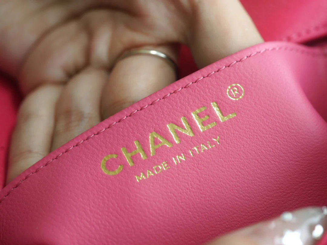 Новинка сезона весна/лето 2023 от Chanel - Сумка на цепочке в форме сердца - Сумка CF - Персиково-розовая - Мини