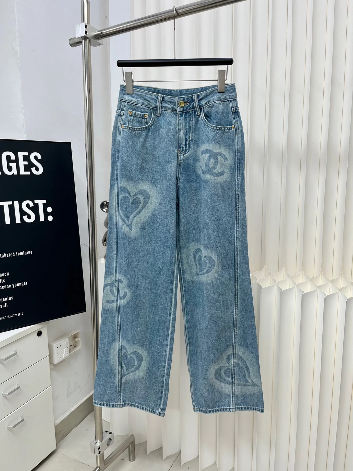 Классические джинсы Chanel 2403 с принтом