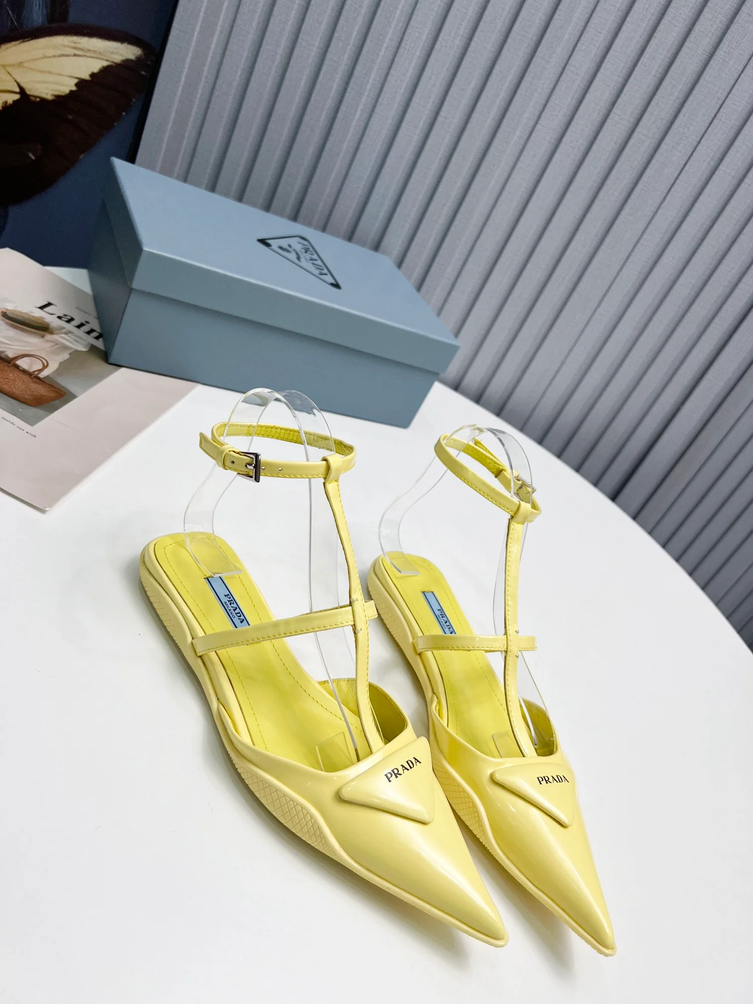 Prada - Желтые сандалии с острым носком