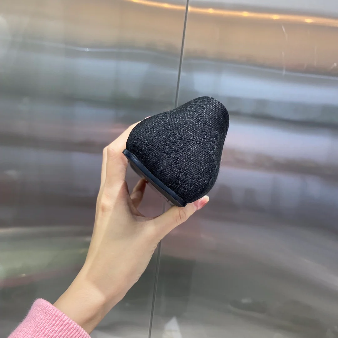 Коллекция Balenciaga - балетки с острым носком