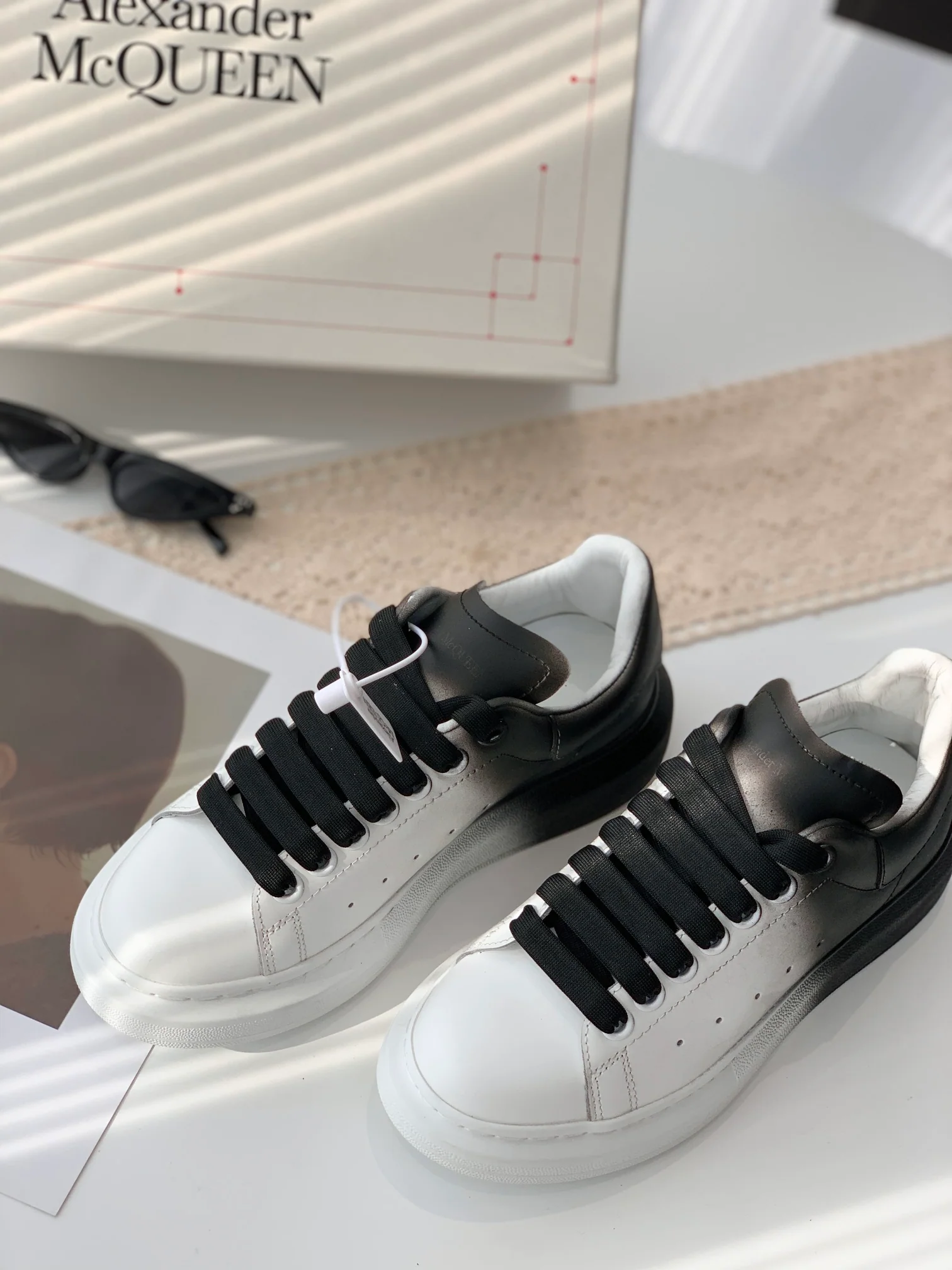 McQueen - Улучшенные классические белые кроссовки - Градиентный черный