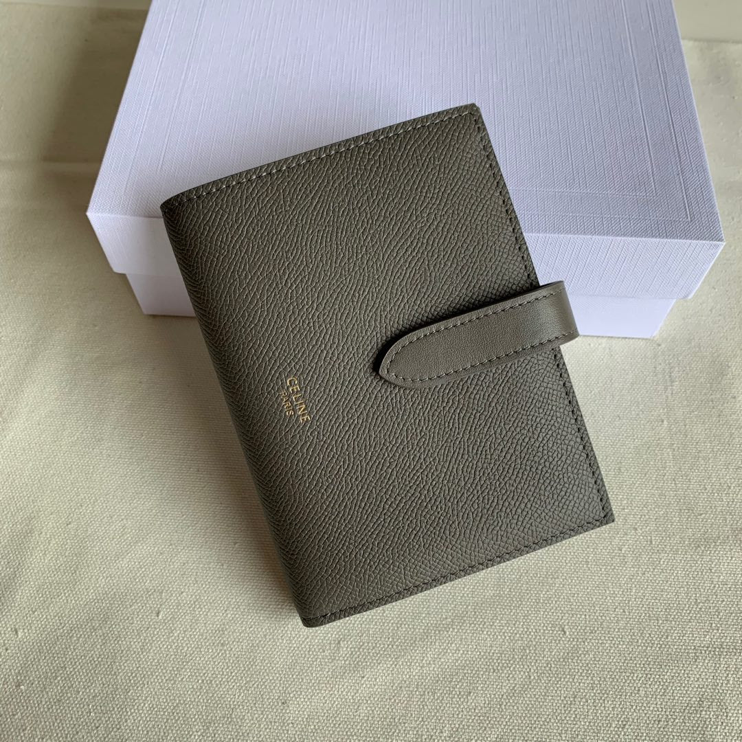 Celine-STRAP 粒面小牛皮钱包