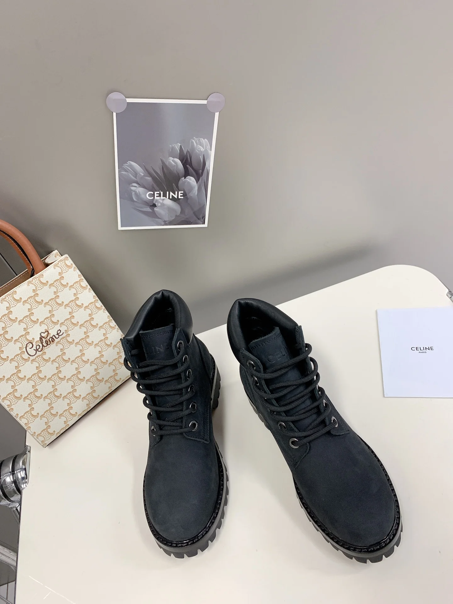 Celine - 2022 - Новые классические ботинки Dr. Martens