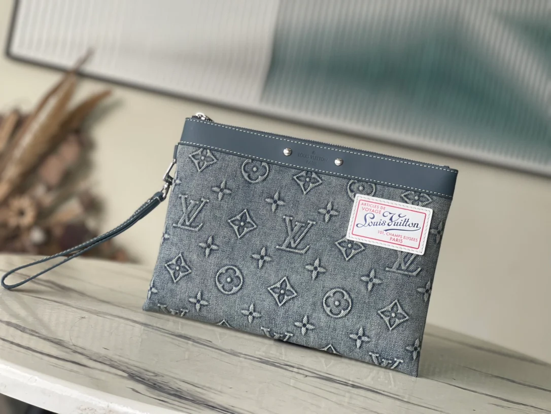 m82313 Сумочка-клатч LV Pochette to Go в джинсовом стиле