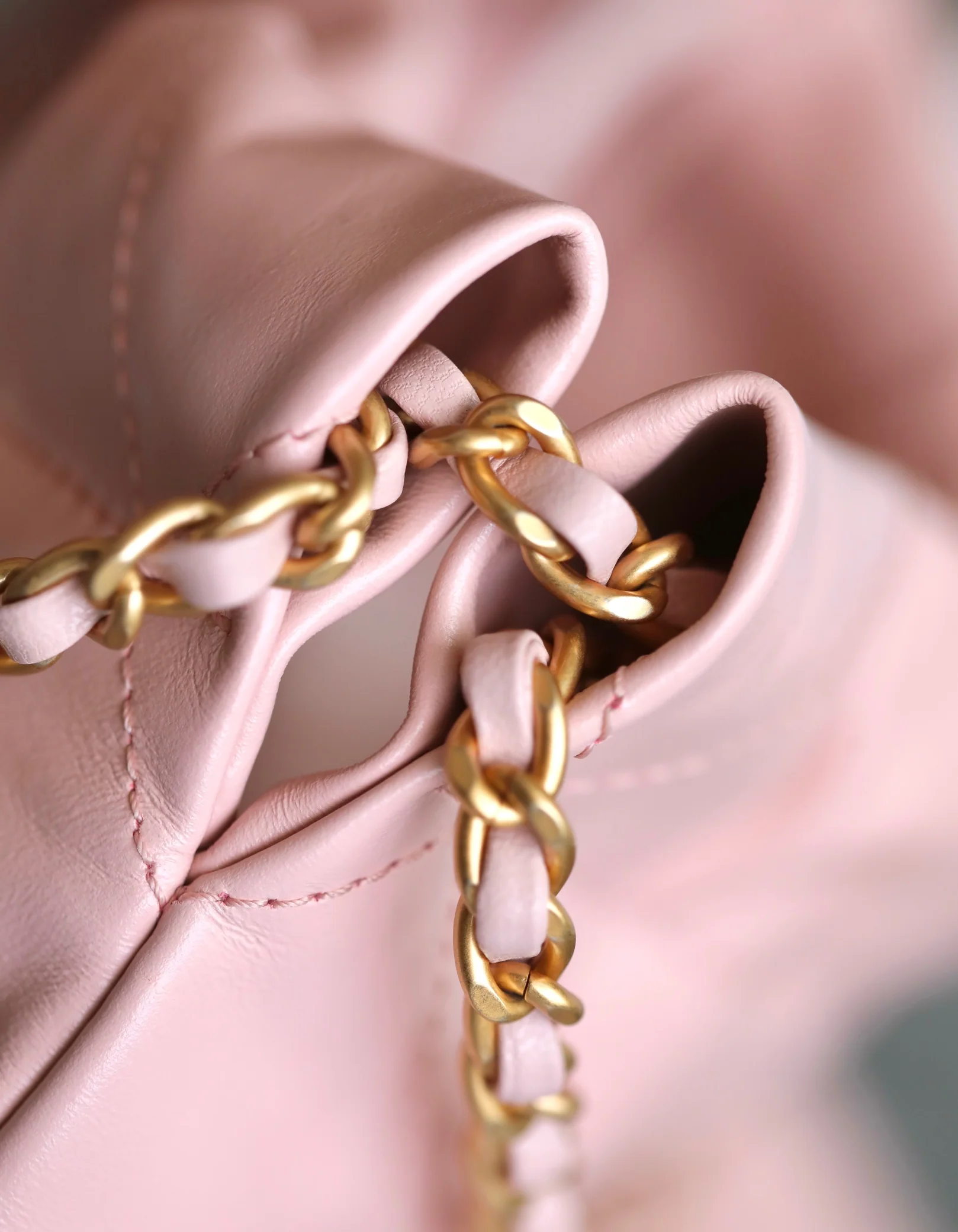 Новинка сезона весна/лето 2023 от Chanel - сумка 22 - мини - розовая