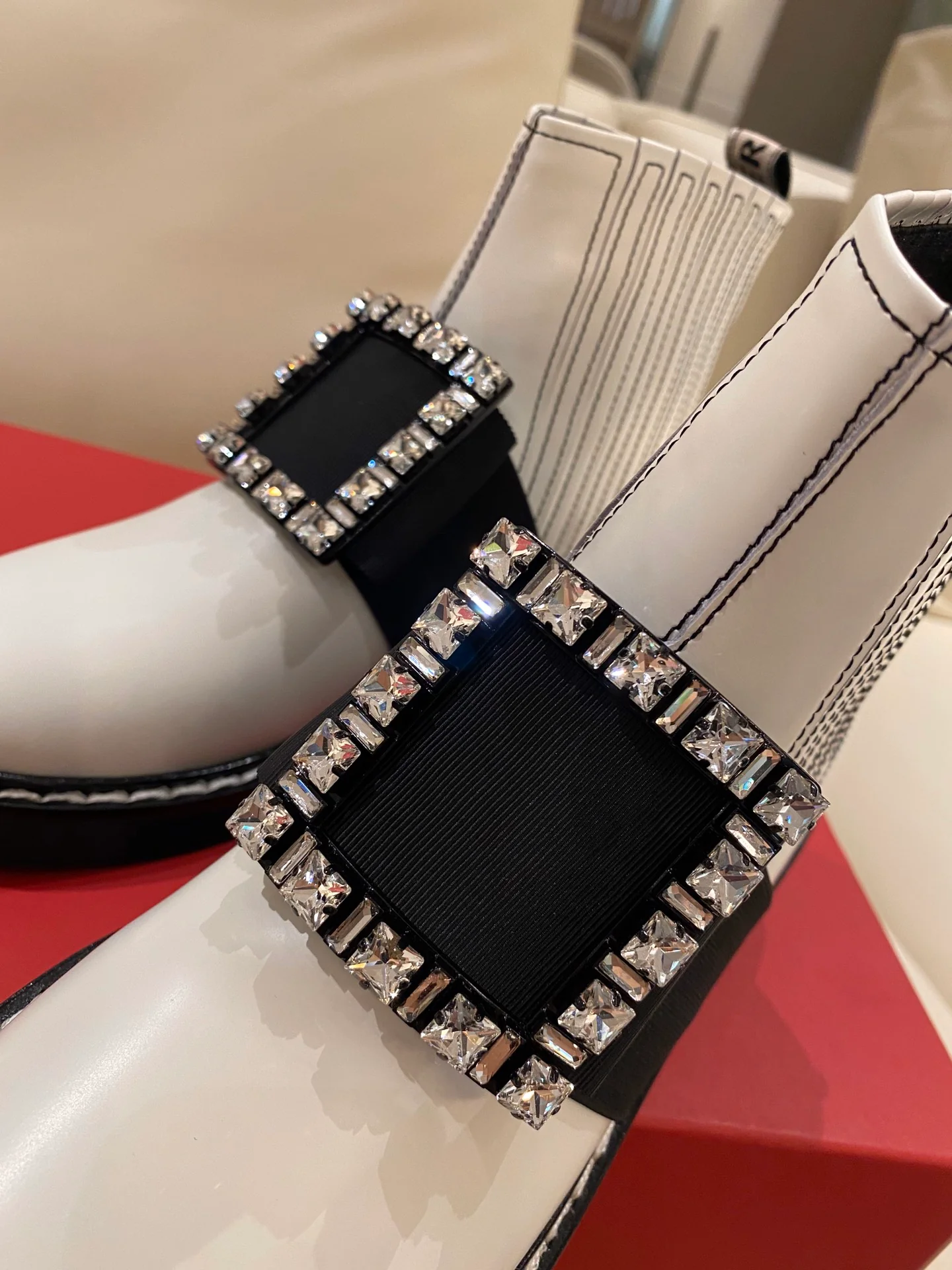 Ботильоны из кожи с квадратной пряжкой из коллекции RV осень/зима 2021