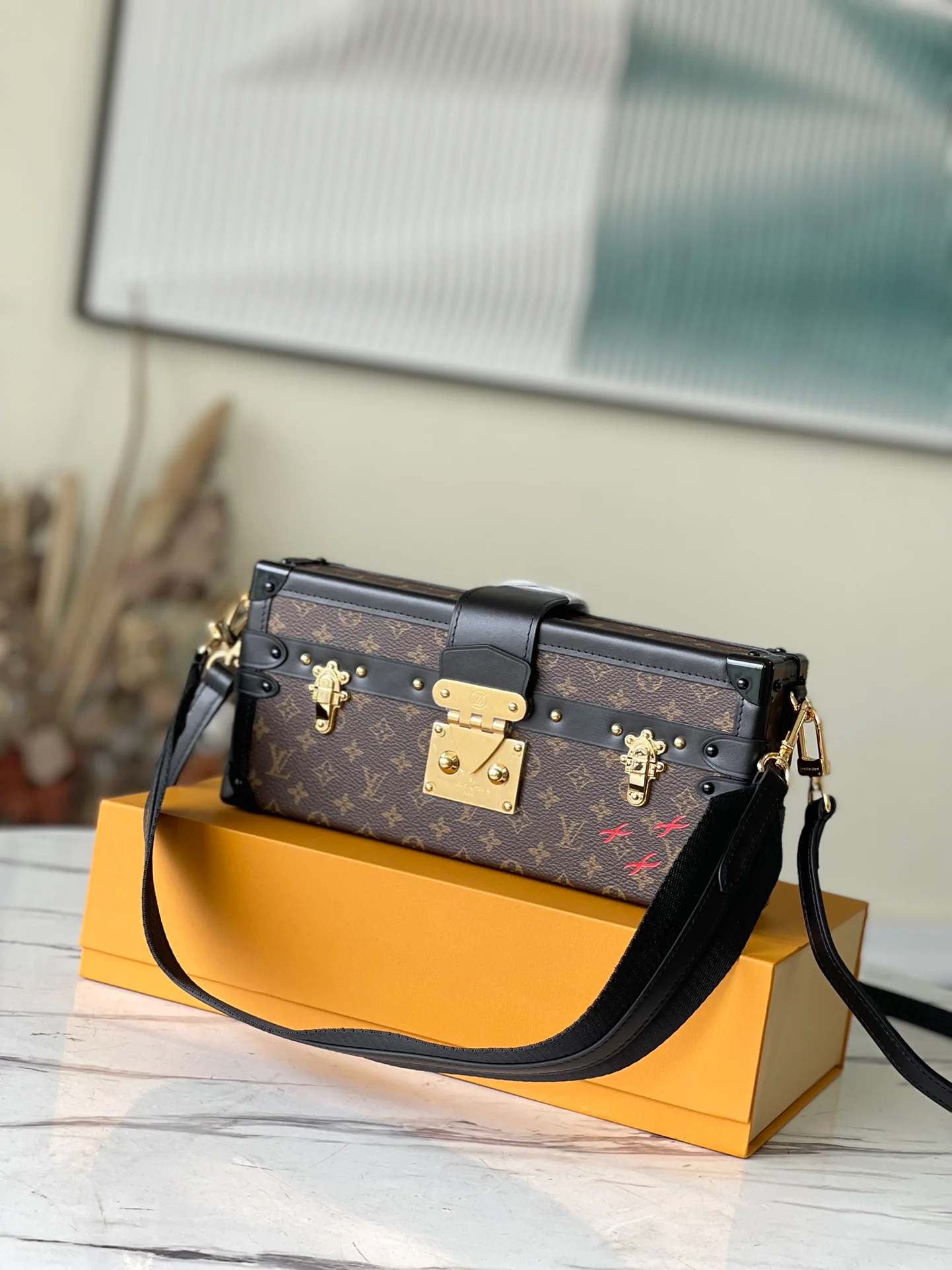 m46120-LV-2022-Spring/Summer-petite-malle-east-west-handbag