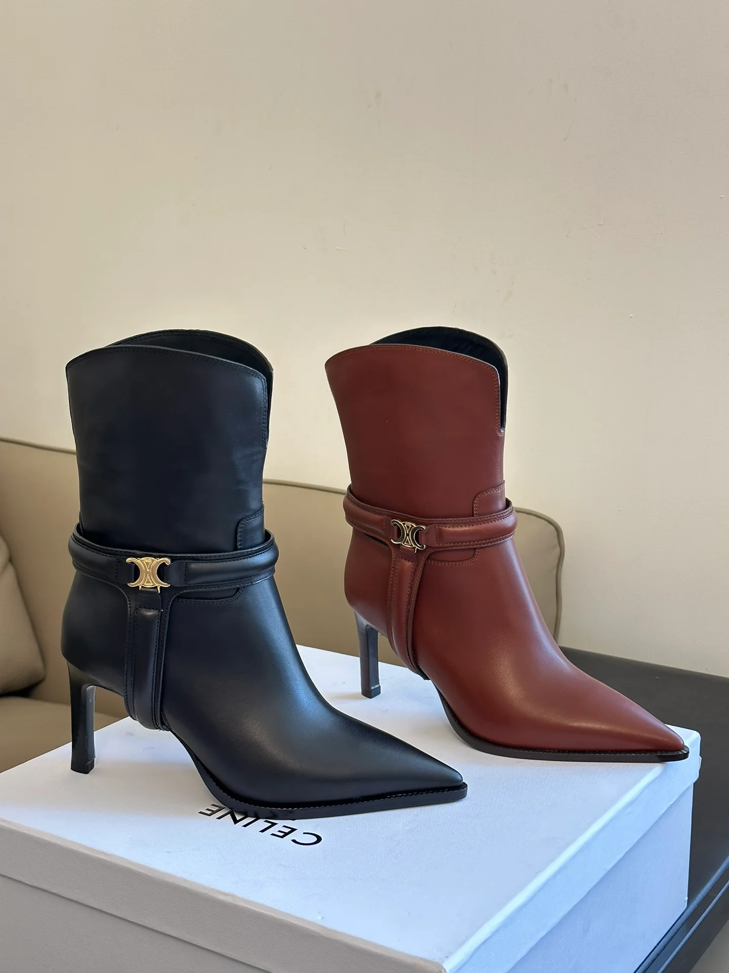 Новинка сезона осень/зима 2023 от Celine - Ботильоны на шпильке - Черные