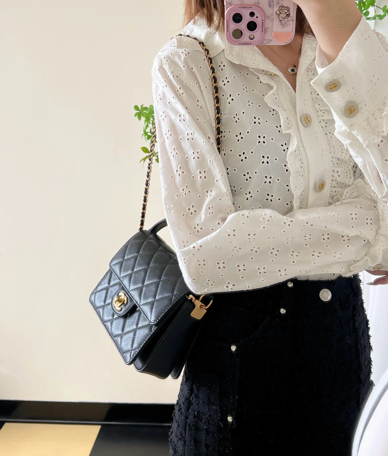 Сумка Chanel Medium Handle Flap Bag - черная