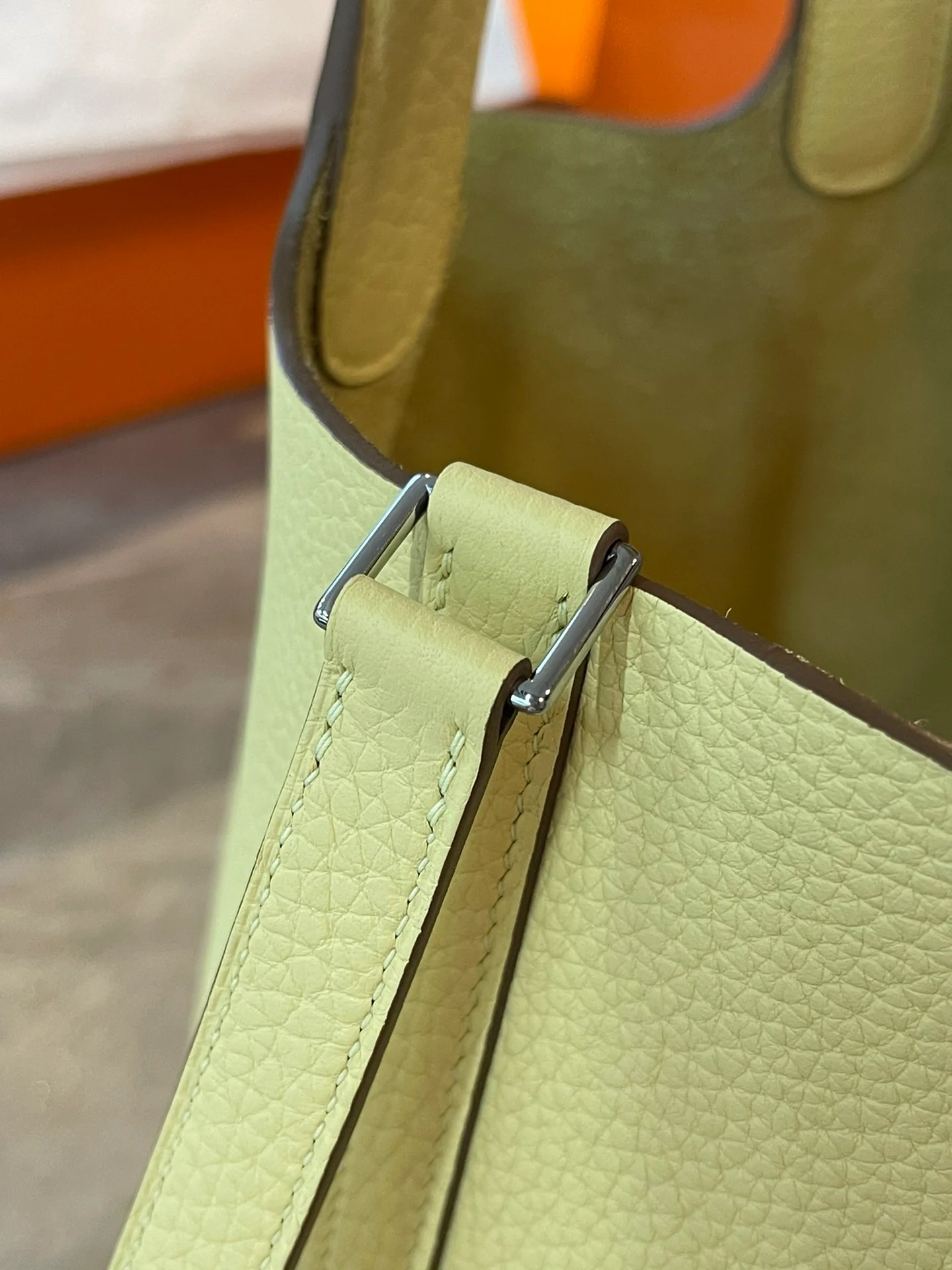 Серебряная пряжка Hermes Picotin 18tc с рисунком ?куриный желток?