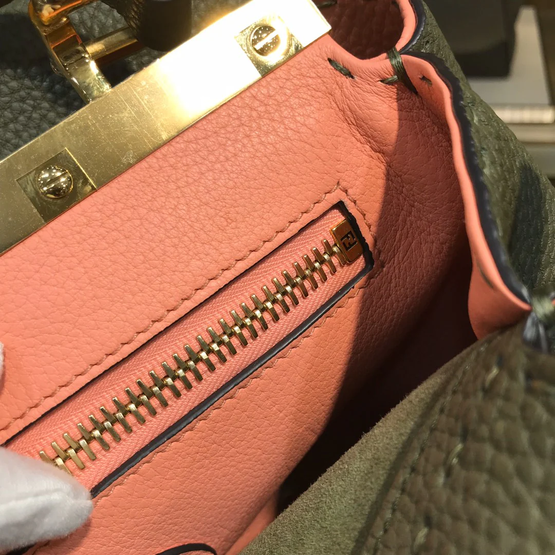 Сумка Fendi Peekaboo Medium из черной кожи - 1 шт.