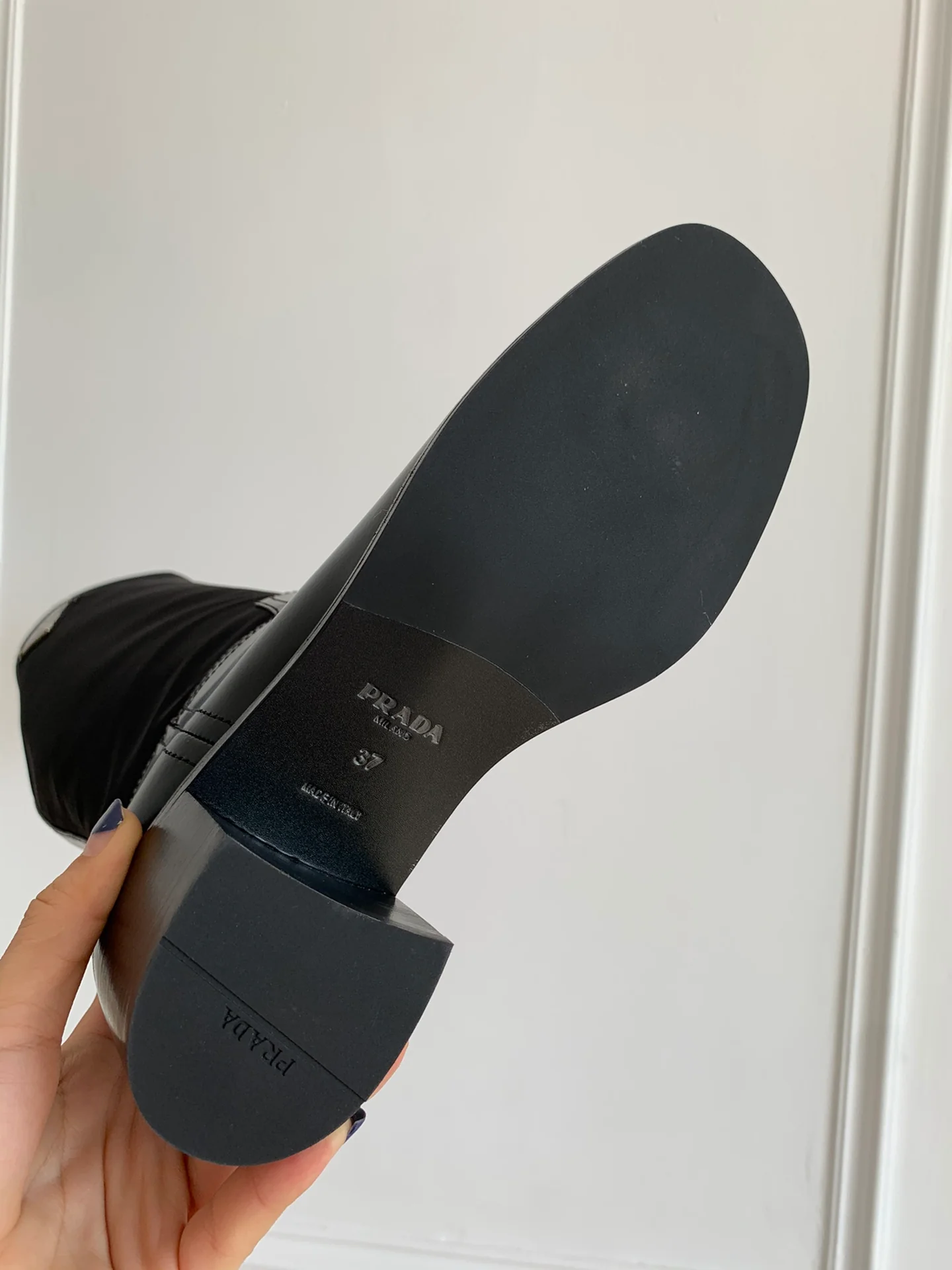 Новинка сезона осень/зима 2021 от Prada - Сапоги для верховой езды - Круглый носок на массивном каблуке