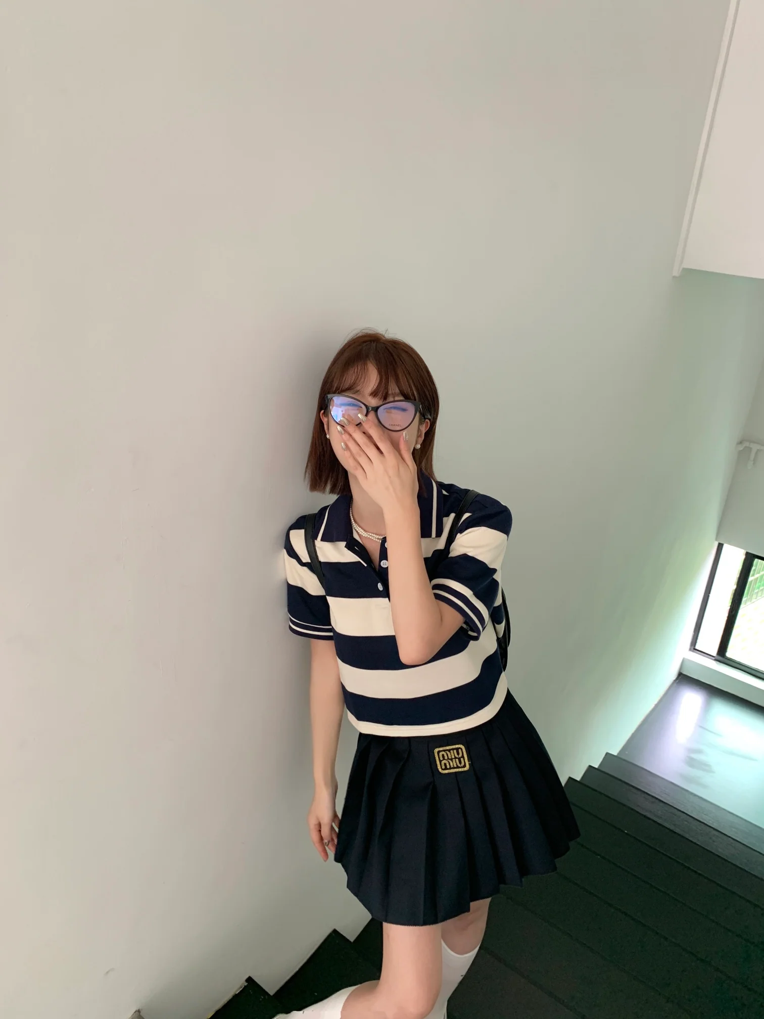 Комплект Miu Miu-2404-24ss: повседневная рубашка-поло и плиссированная юбка.