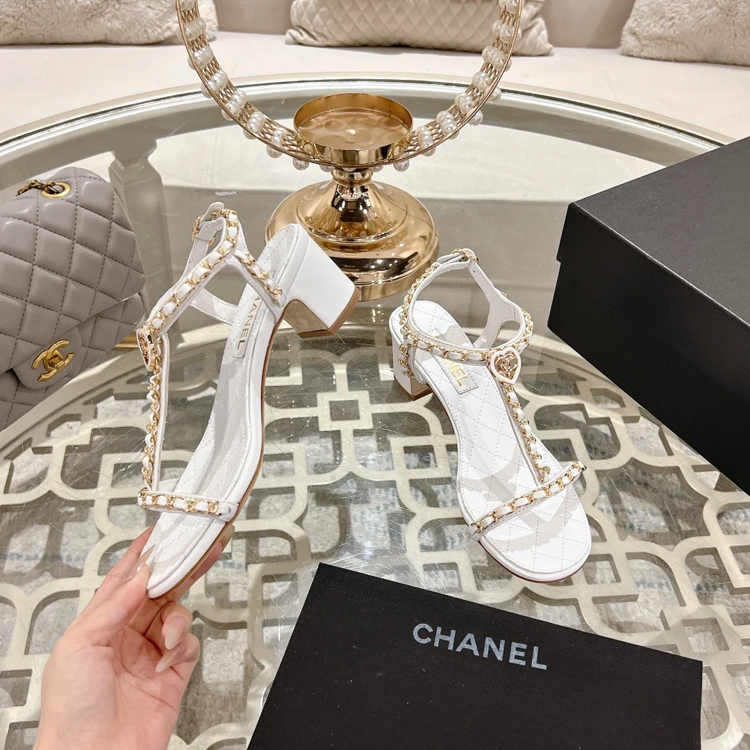 Босоножки Chanel 2024 на высоком каблуке 5 см - белые