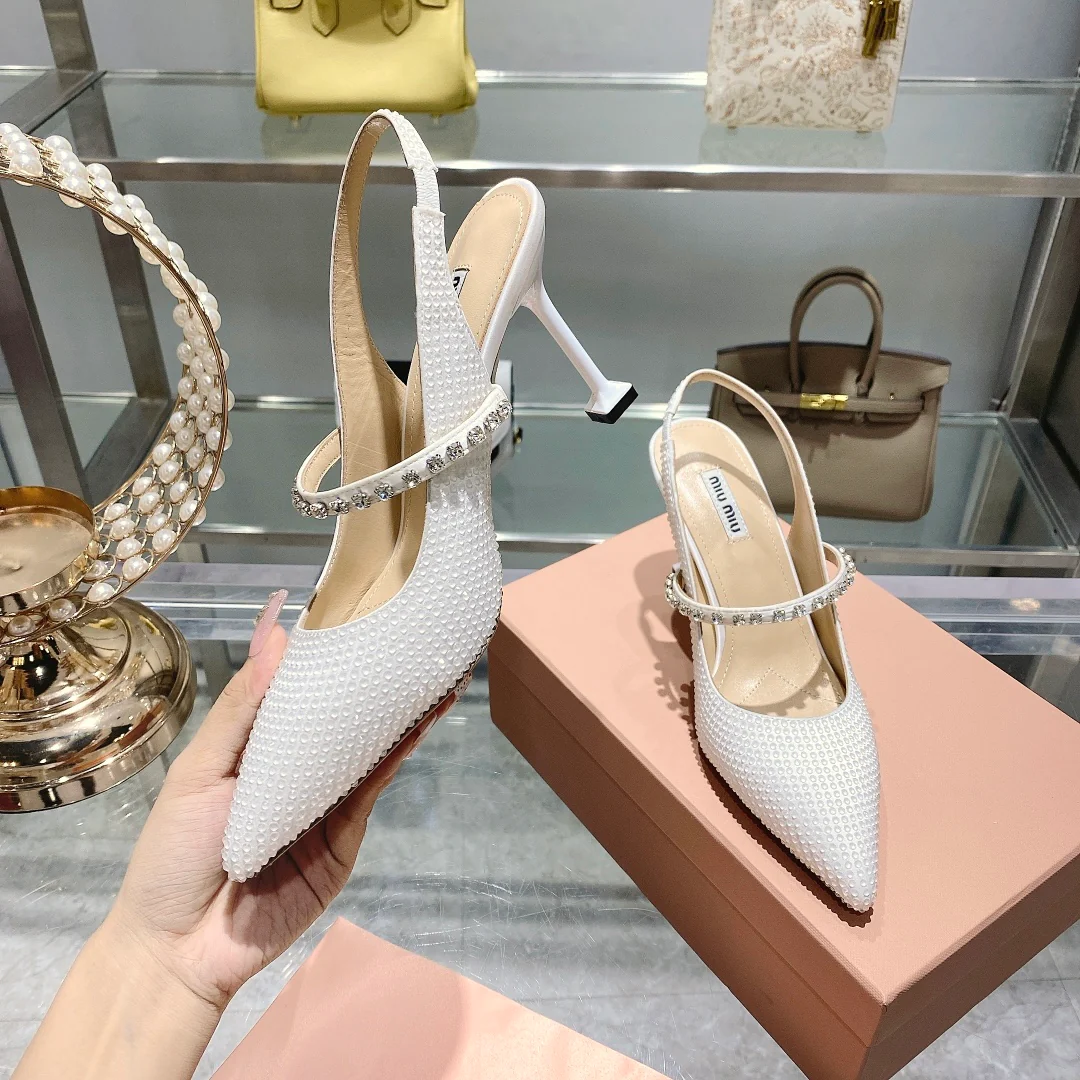 Новые поступления коллекции Miu Miu весна/лето 2022 — Туфли на шпильке — Белые