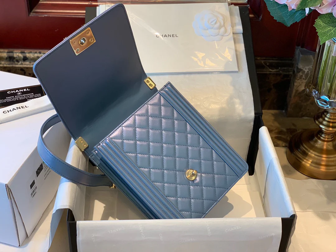 Chanel-boy-19-5-16-6cm-1