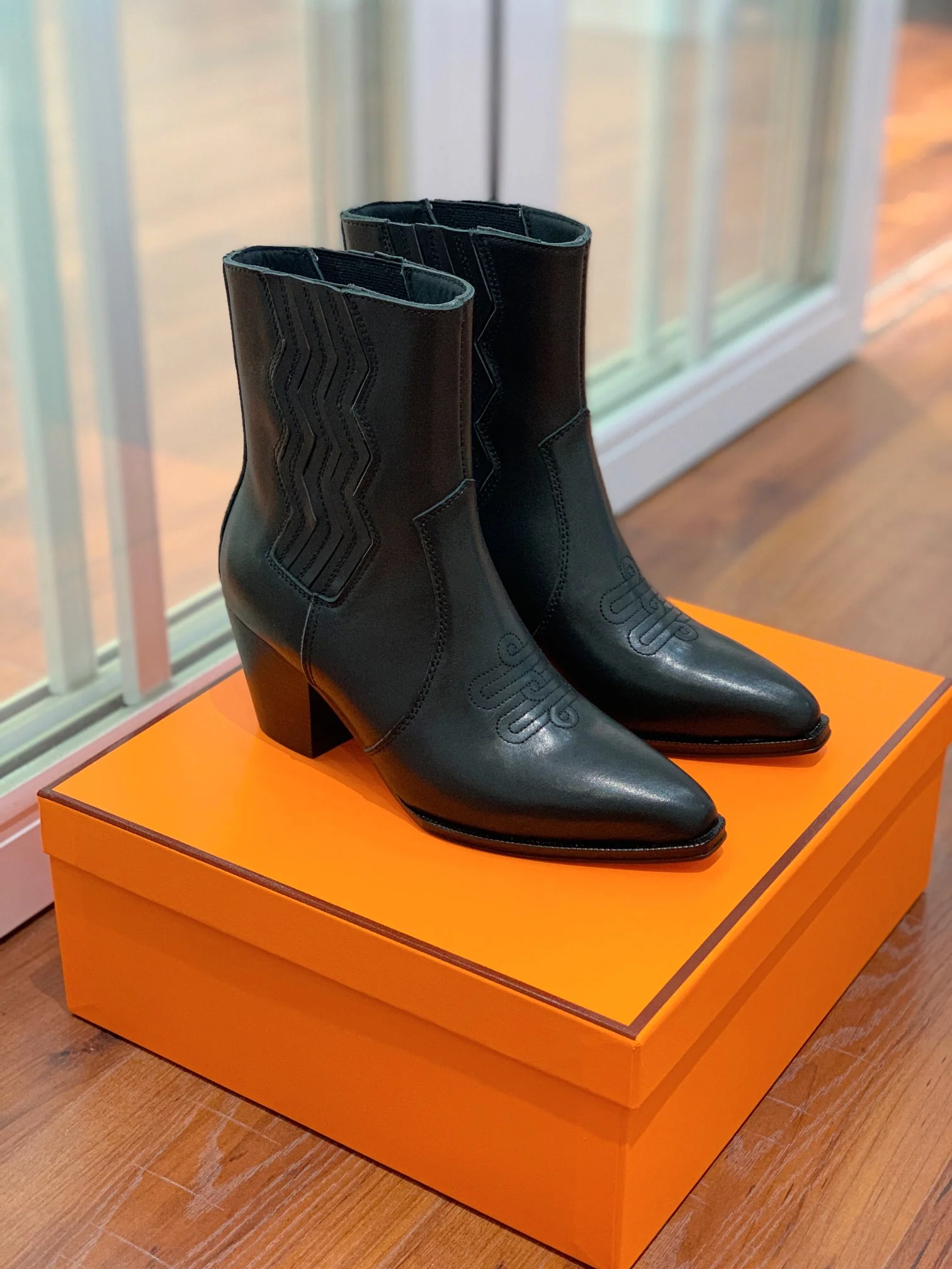 Новинка сезона осень/зима 2022 от Hermes - Ботильоны - Черные