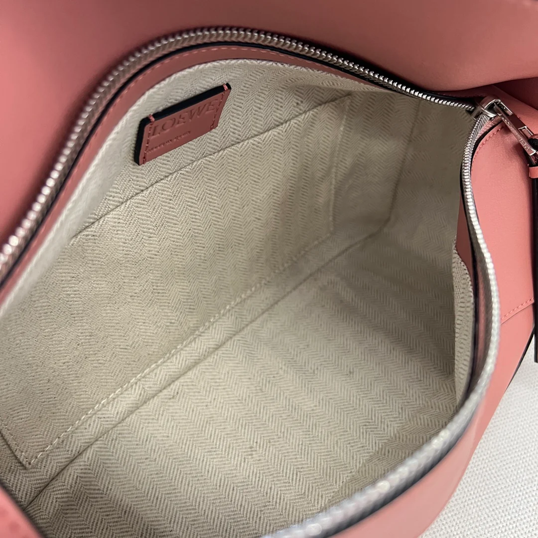 Сумка-хобо Loewe Puzzle, наплечная, из кожи наппа, розовая.