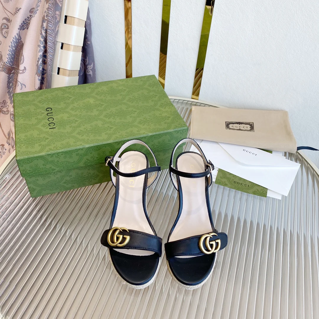 Gucci - Сандалии с соломенной пяткой