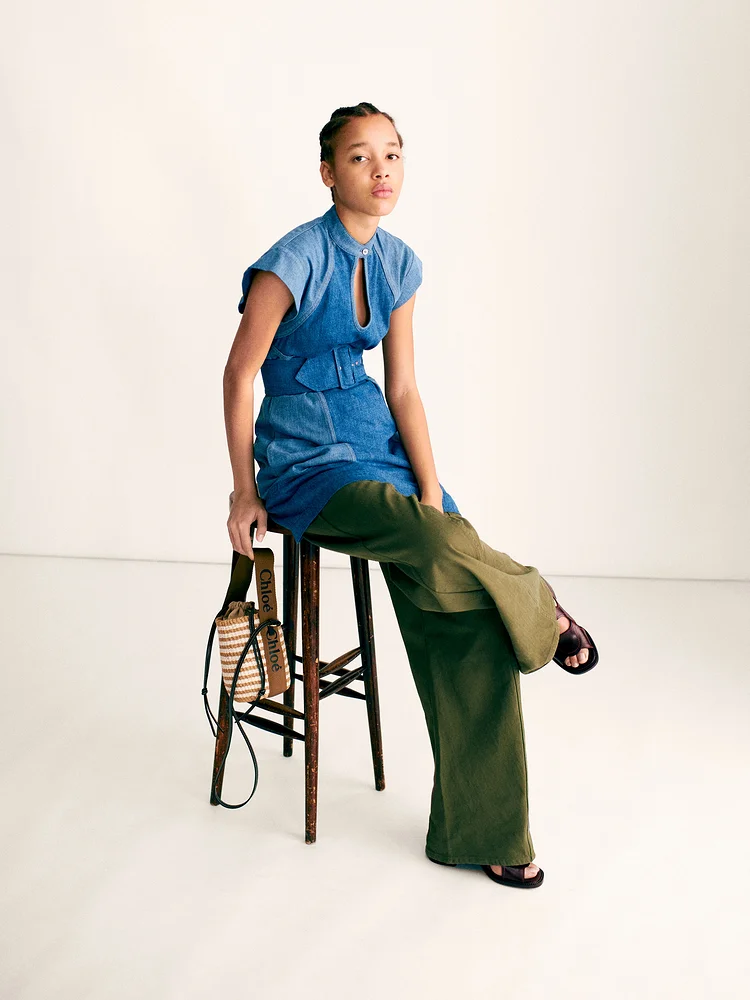 Маленькая деревянная корзинка Хлои - в полоску, коричневая.