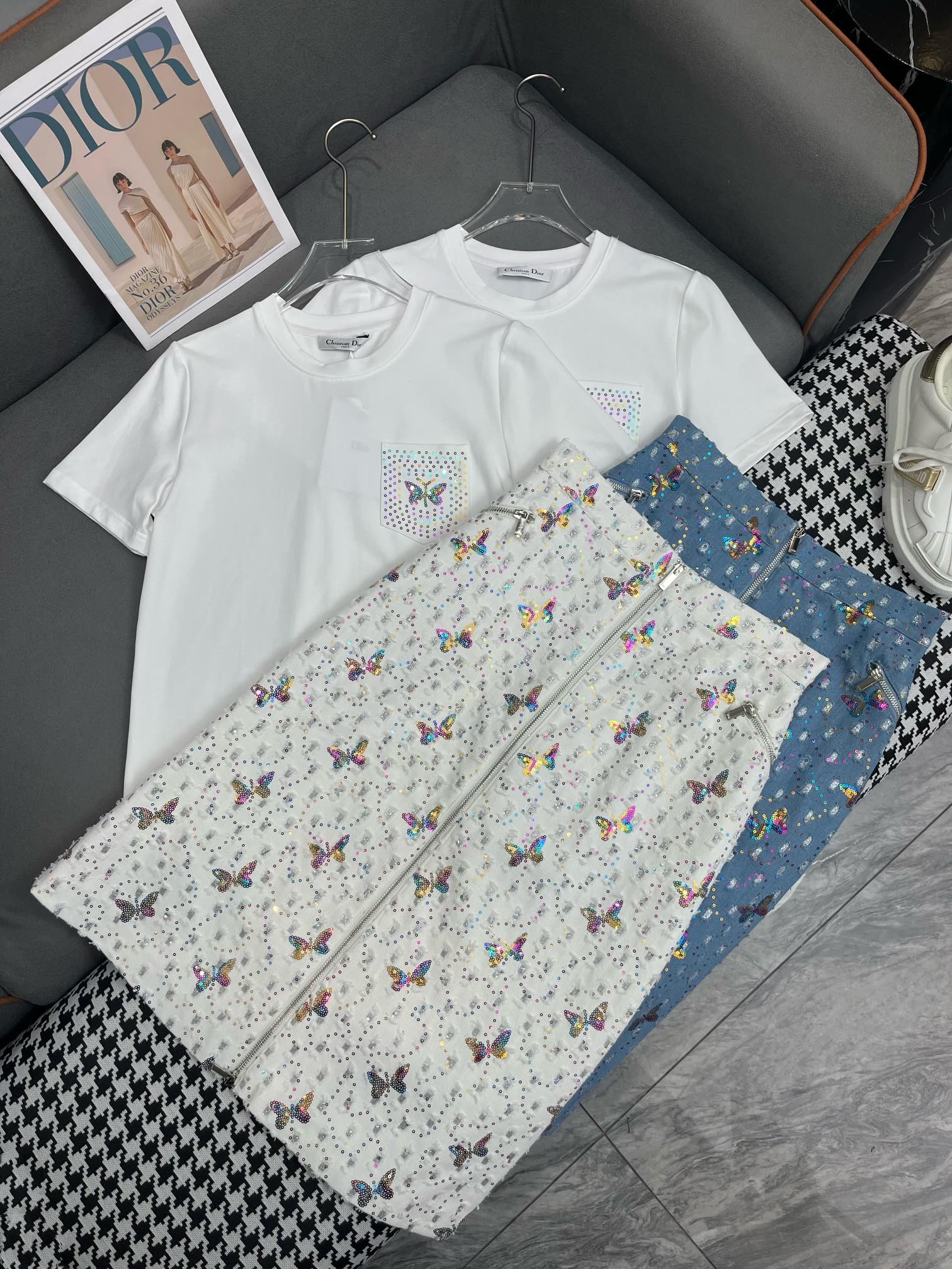 Новая коллекция Dior 2403-24ss Весна/Лето: футболка и юбка - белые