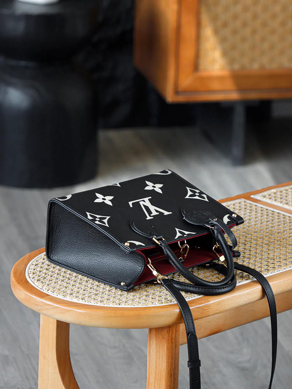 LV-m45659-onthego Маленький - Черно-белый