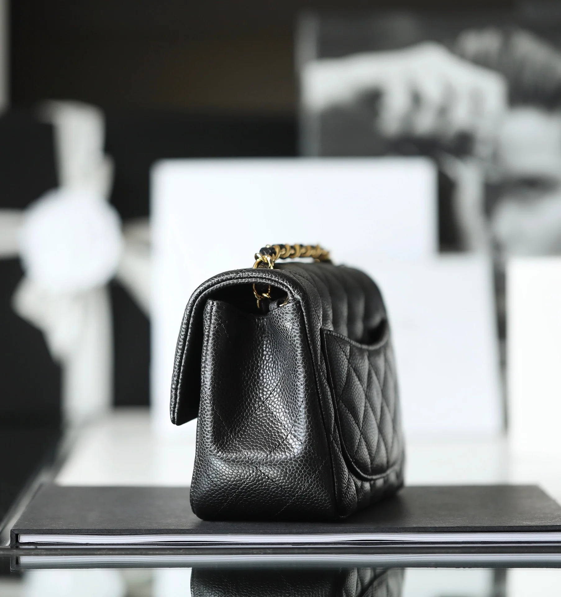 Chanel - ???????-????-??? Квадратный толстый лист 17 см - Черный