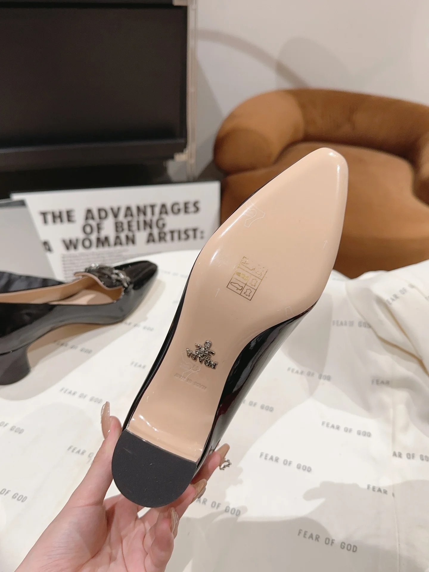 Prada - Коллекция Мэри Джейн - Туфли на низком каблуке с острым носком - Черные