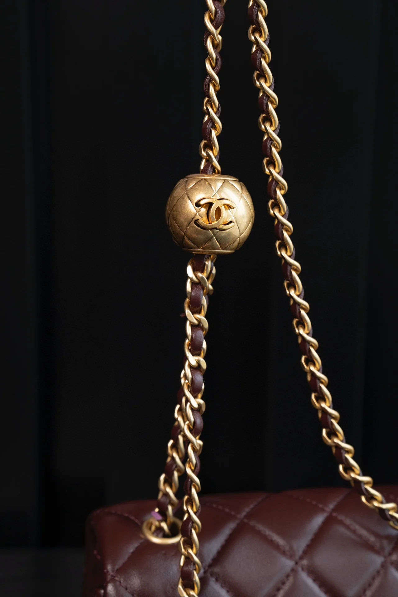 Мини-платье Chanel CF Gold Ball, бордовое.