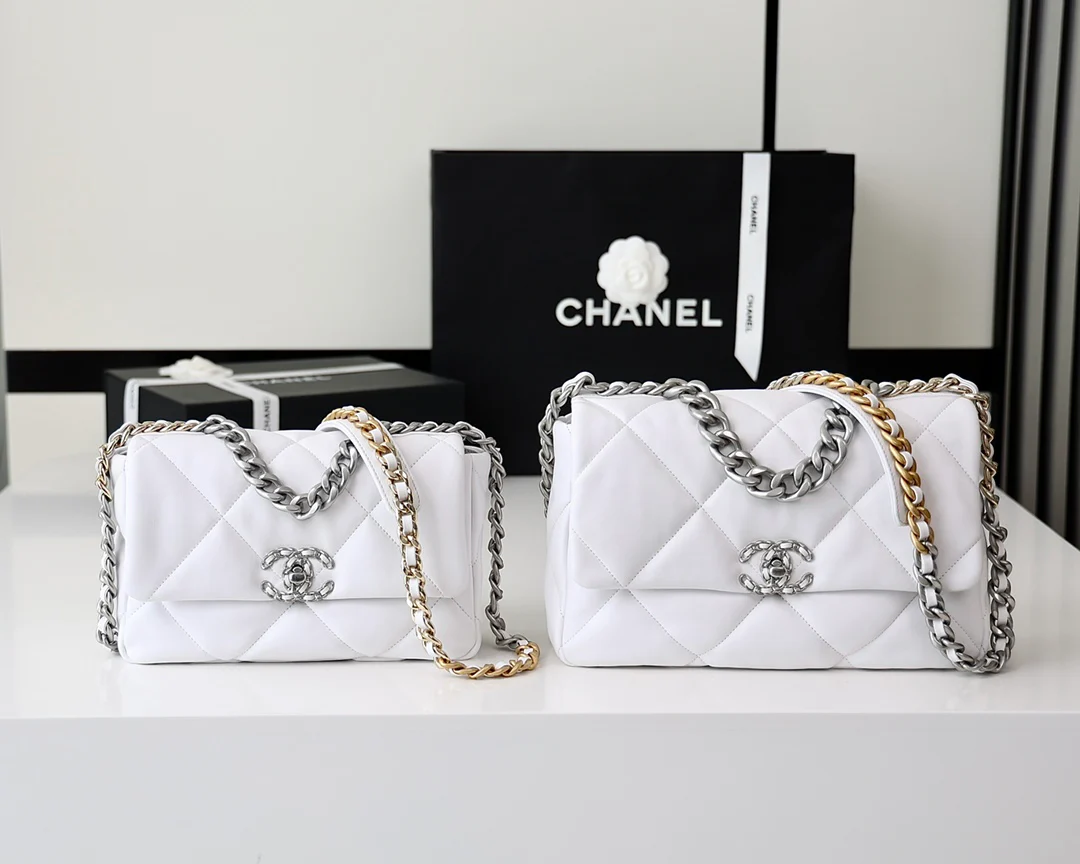 Сумка Chanel 19 — белая с серебряной пряжкой — таблица сравнения размеров
