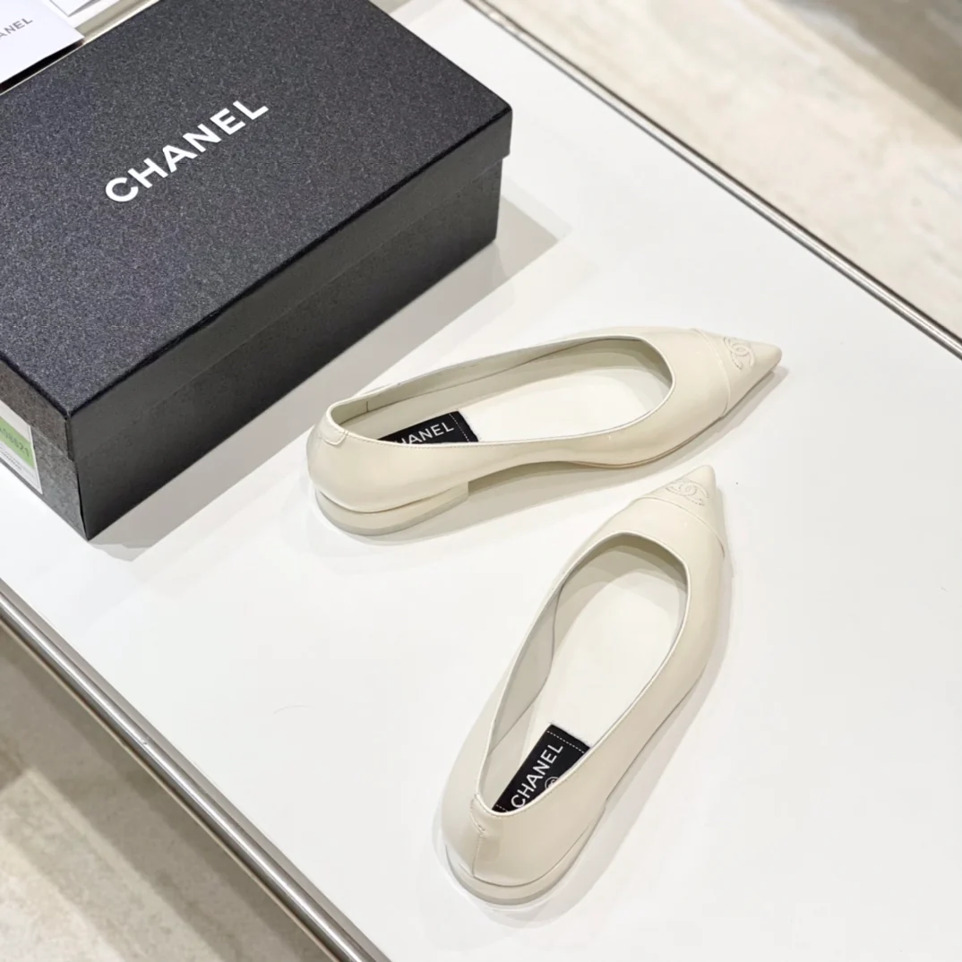 Туфли-балетки Chanel с острым носком - 4