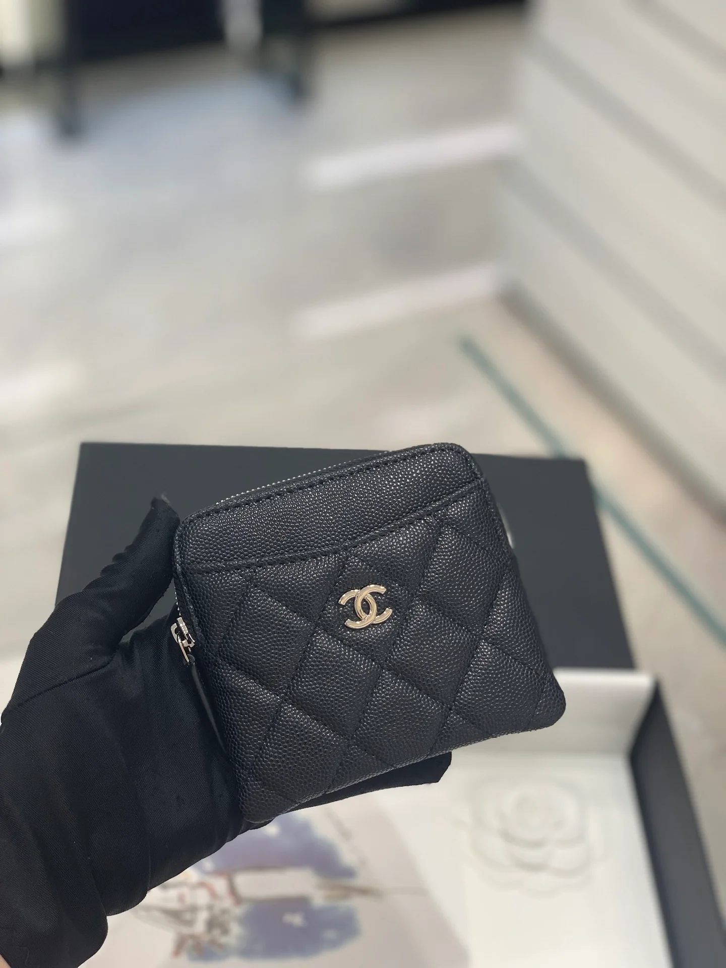 Кошелек-держатель для карт Chanel 22B на молнии - черный