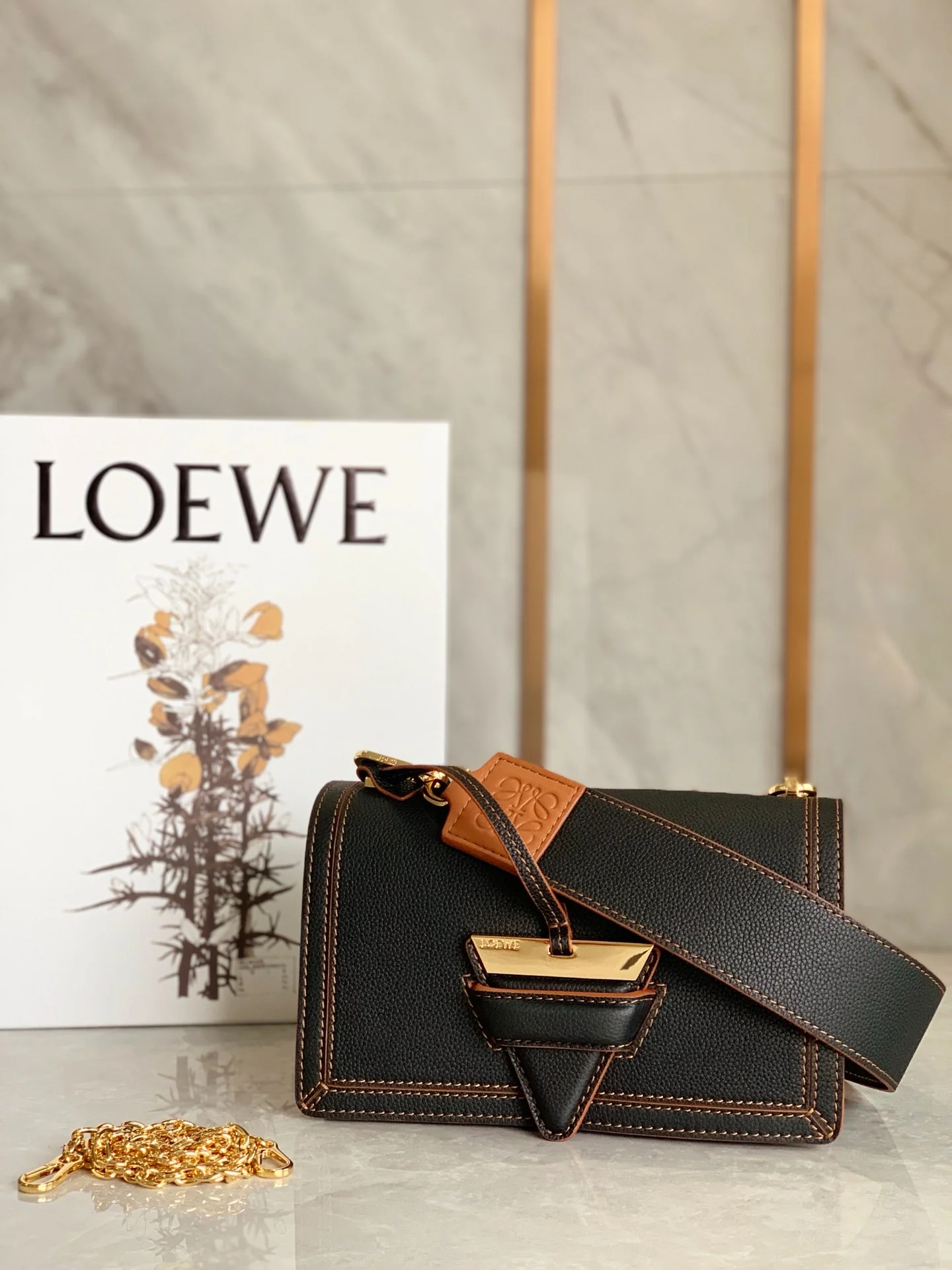 Треугольная сумка Loewe - мягкая зернистая телячья кожа - 1 шт.