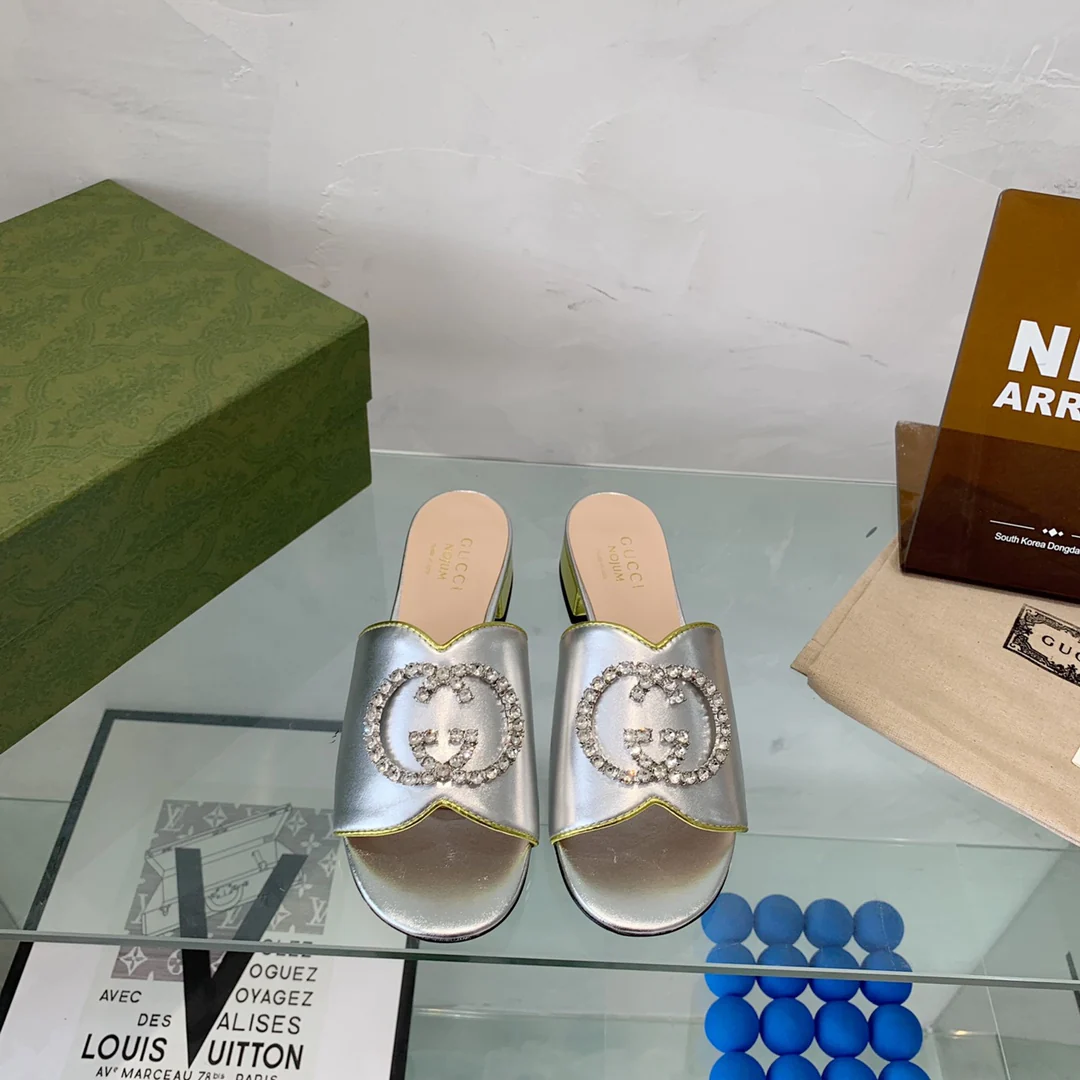 Новинка сезона весна/лето 2022 — тапочки с двойной буквой G — 3 шт.