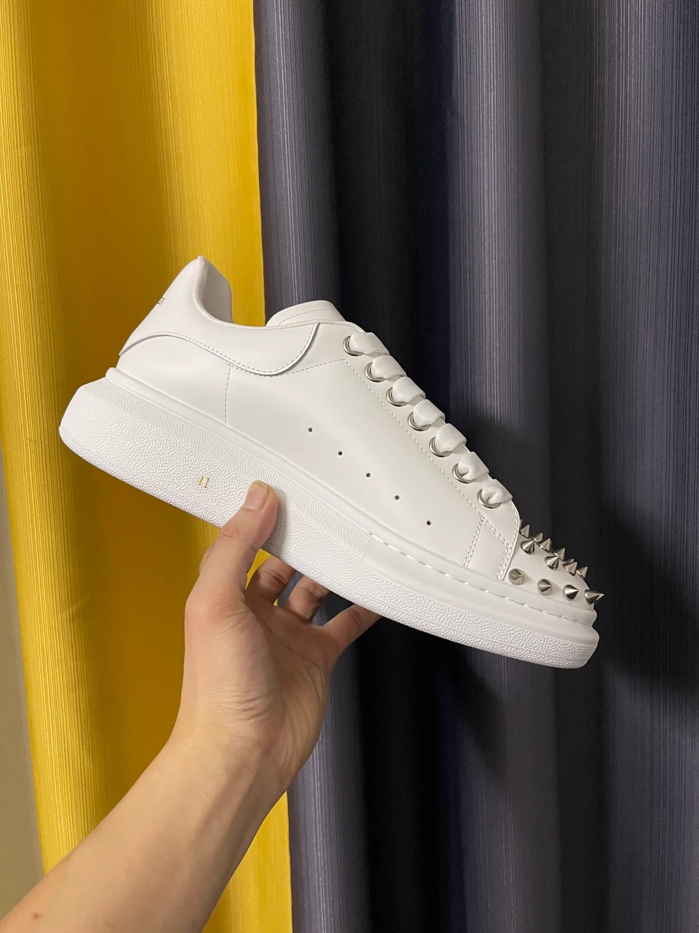 Классические белые кроссовки McQueen - унисекс - полностью из белой кожи - с острым носком