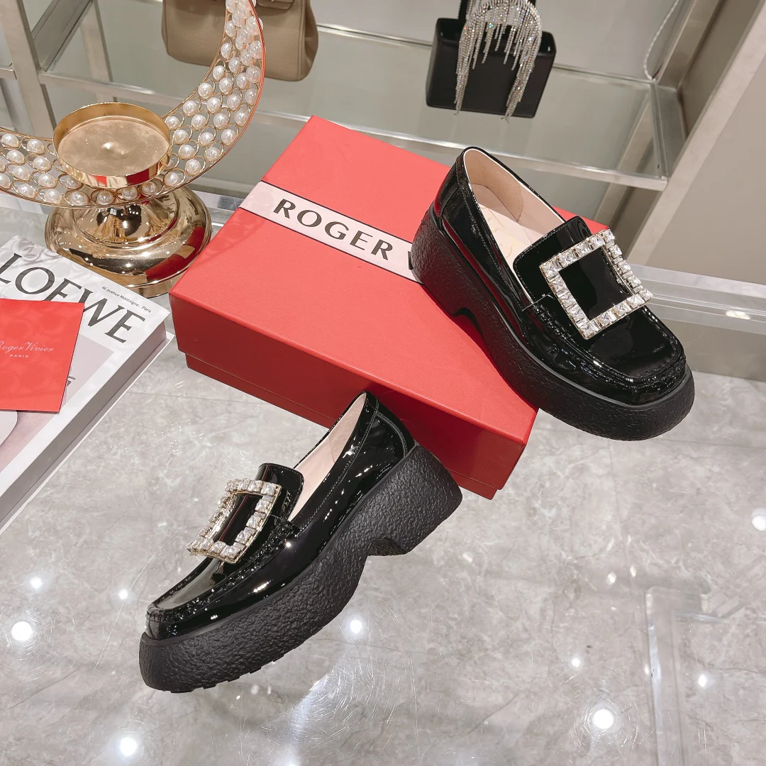Новые лоферы RV из коллекции осень/зима с отделкой стразами.