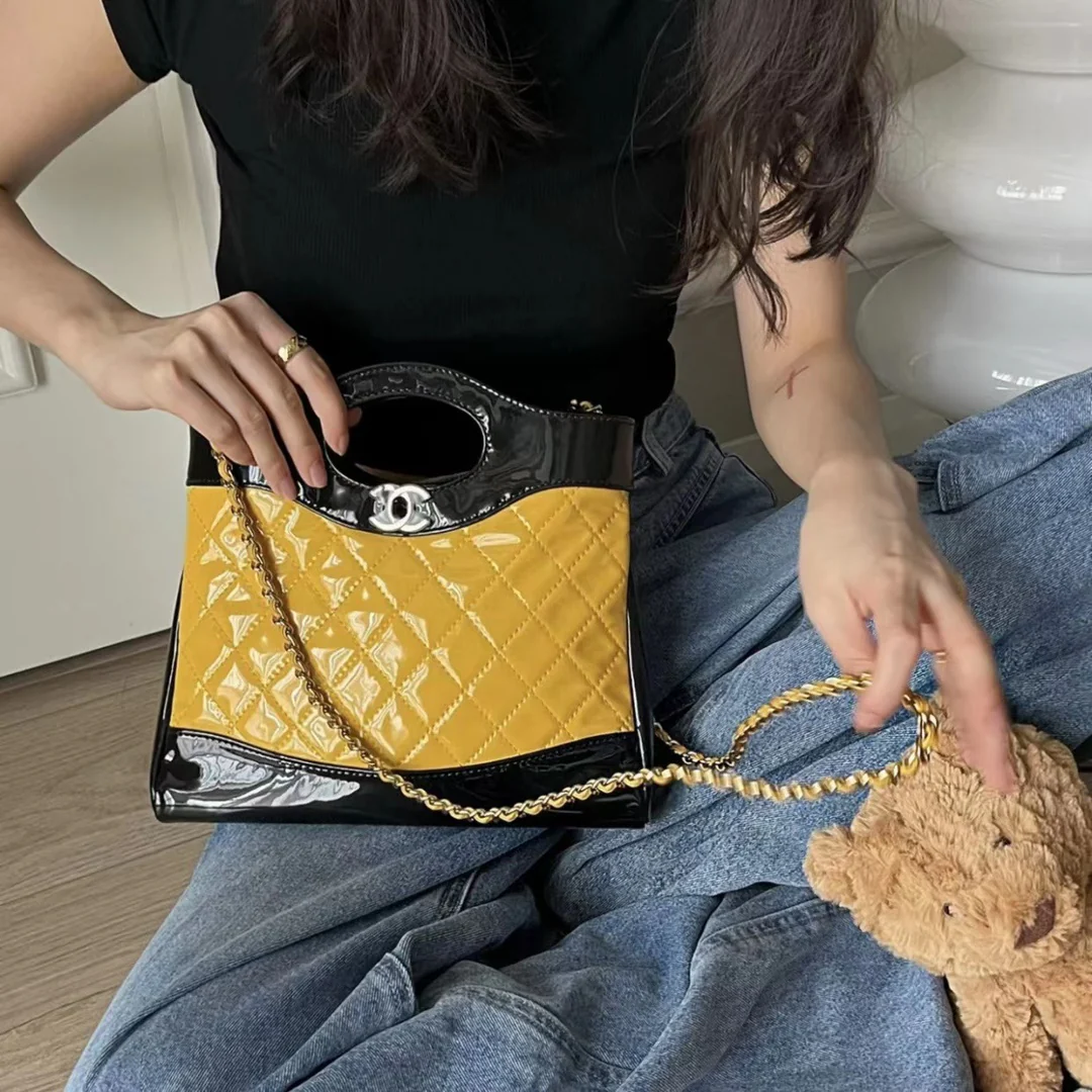 Коллекция Chanel Pre-Fall 2023 - сумка 31bag - черно-желтая - мини