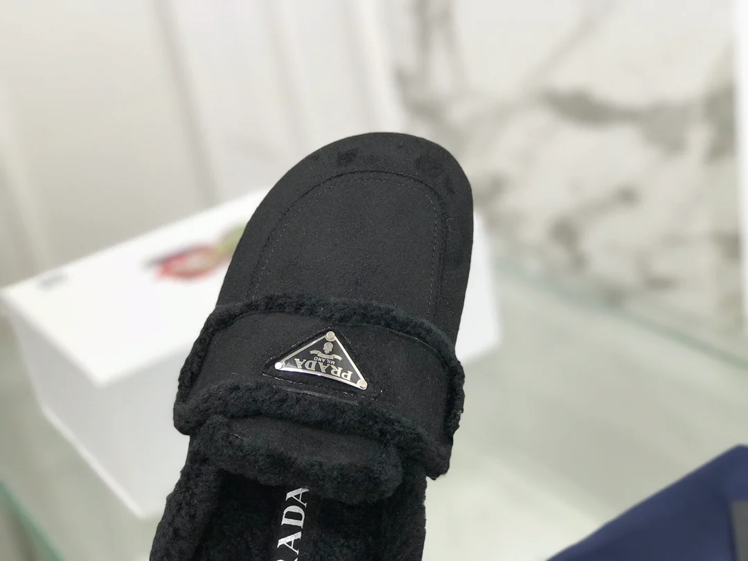 Prada - Меховые тапочки - Сумка - Шерстяная подкладка - Черный