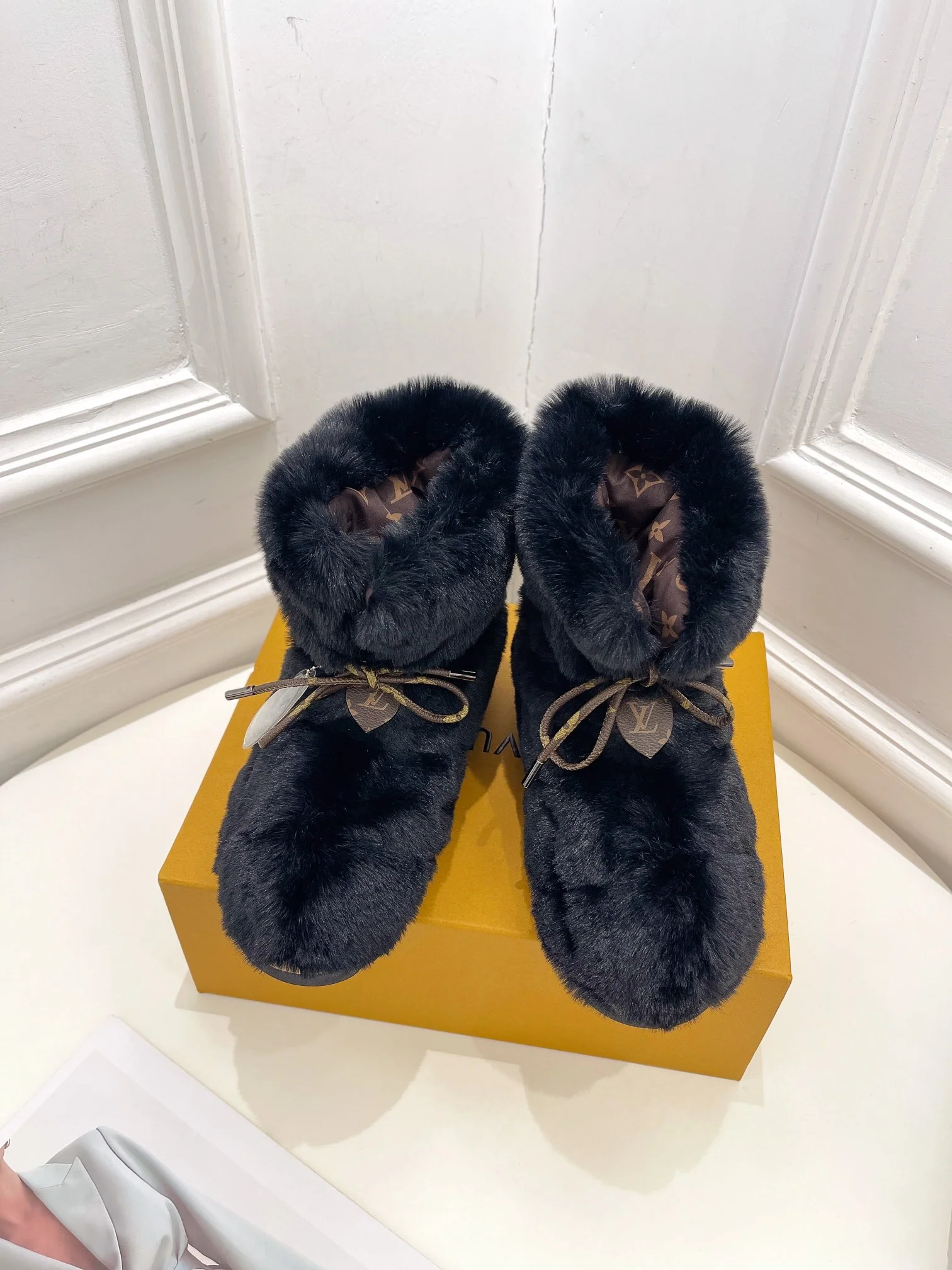 LV - Новинка сезона осень/зима 2022 - Пуховые сапоги с мехом