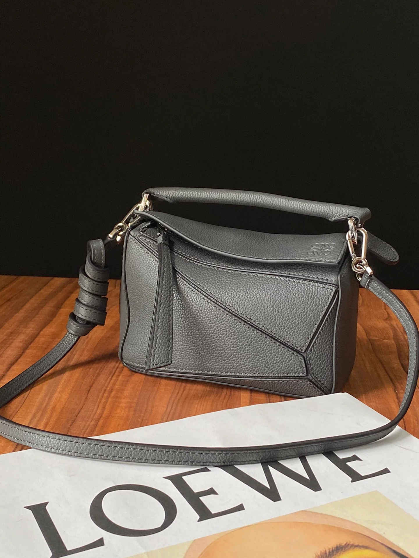 Мини-сумка Loewe Puzzle Bag из телячьей кожи - 21